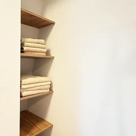 Quiet Near & Opera Apartment *
