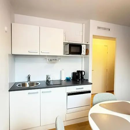 Quiet Near & Opera Apartment