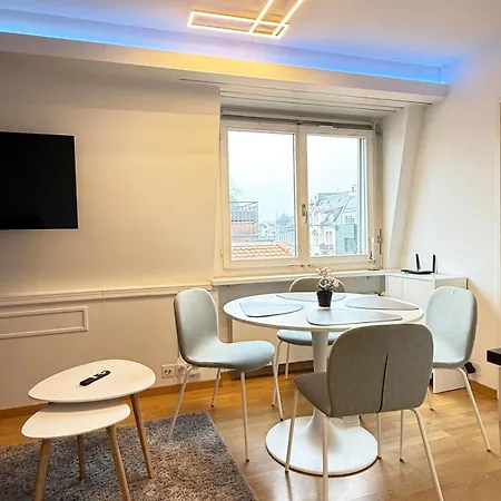 Quiet Near & Opera Apartment