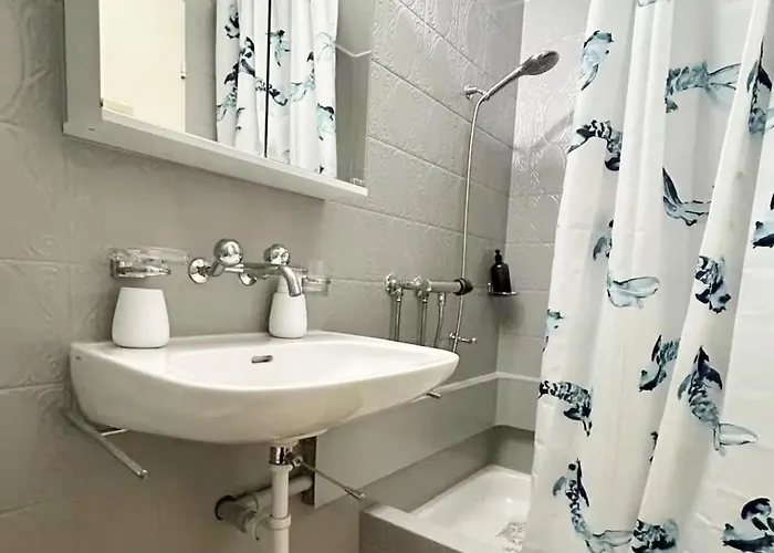 Quiet Near & Opera Apartamento Zúrich