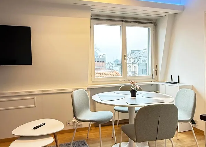 Quiet Near & Opera Apartament