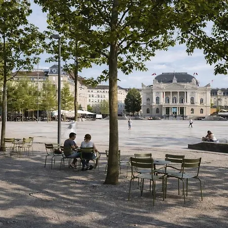 Quiet Near & Opera 公寓 *